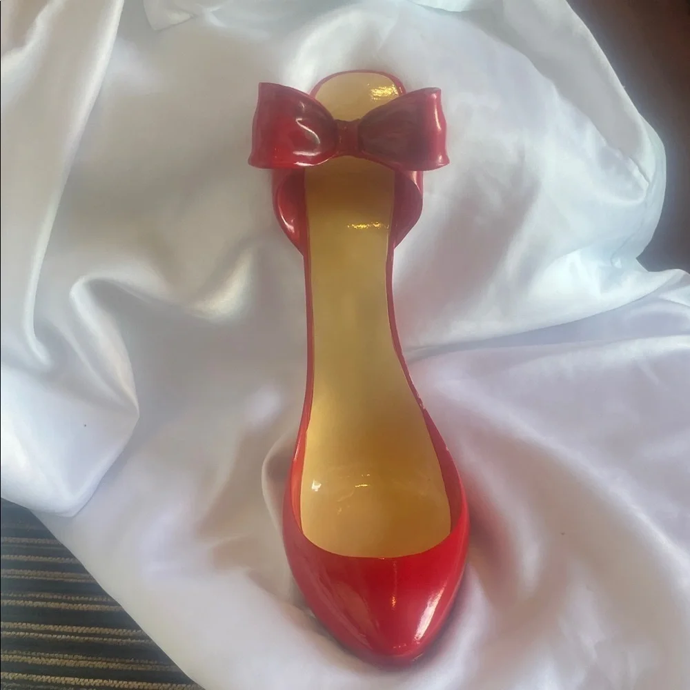 Red Bow Pointed-Toe Women's stiletto heel wine holder. Wine NOT INCLUDED LOL 😂